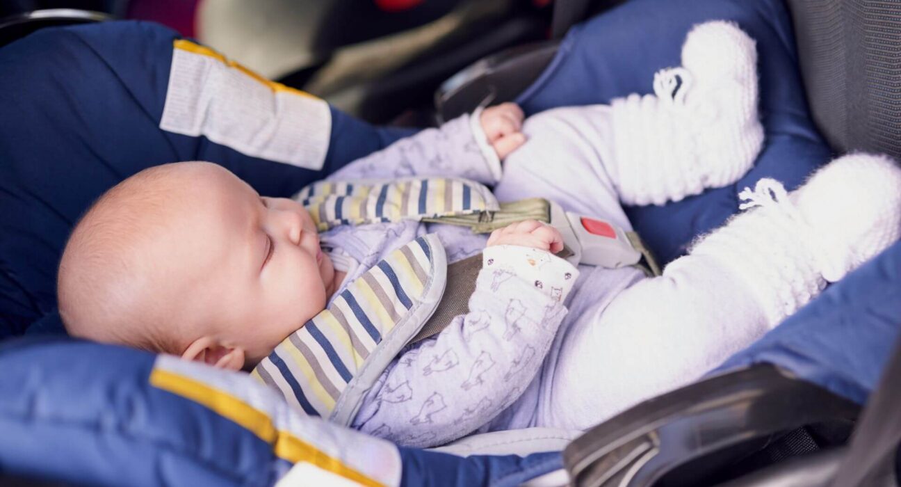 Baby in Babyschale