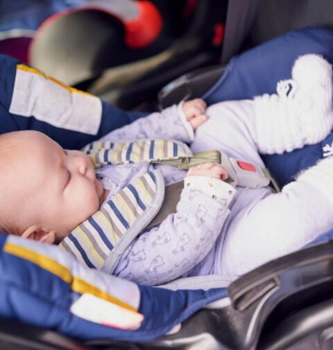 Baby in Babyschale