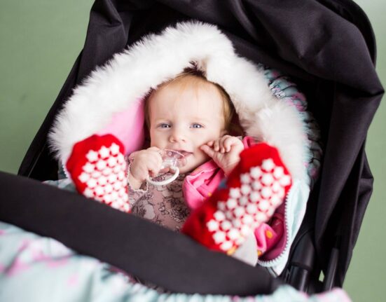 Baby in Babyschale