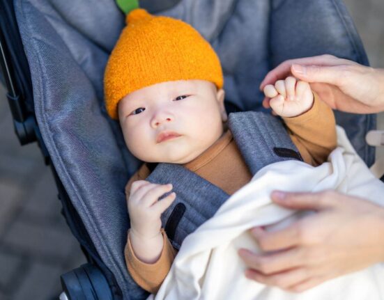 Baby im Kinderwagen