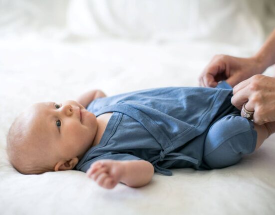 Baby mit Body