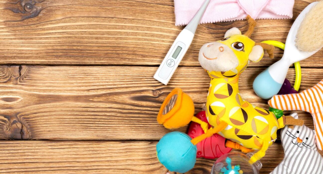 Babyausstattung mit Spielzeug