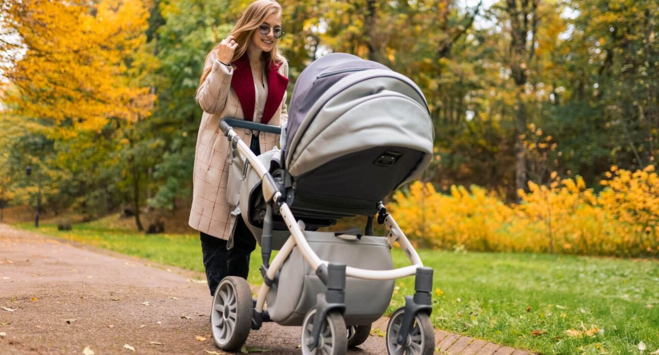 Mutter mit Kinderwagen