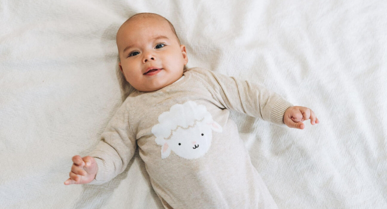 Baby mit Strampler