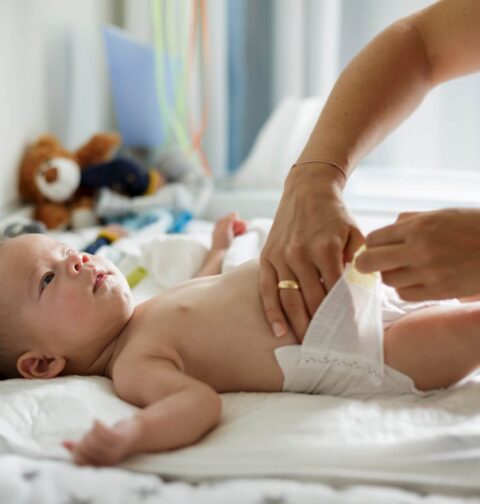 Baby wird gewickelt
